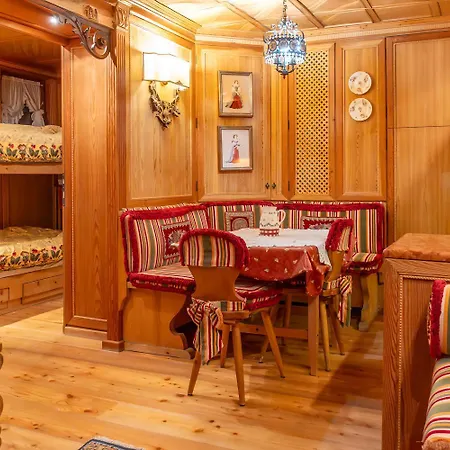 Alpine Living Cortina Apartament *